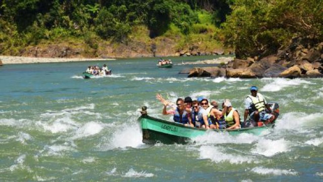  ナブア川ビレッジ・サファリ