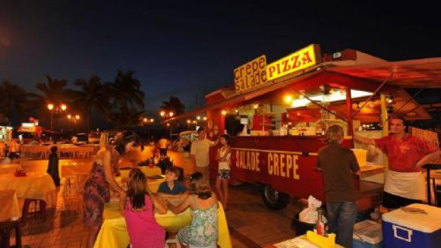 ショッピング＆ル・ロット（屋台）ツアー（日本人ガイド付）