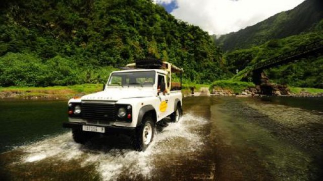 タヒチインナーアイランド・サファリ１日ツアー