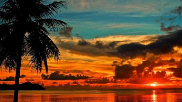 サンセット・オン・ ザ・モーレアボートツアー（カクテル付）