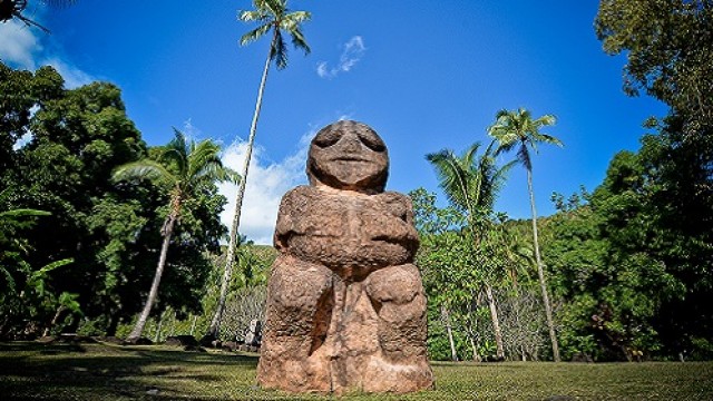 タヒチ博物館と島内観光（午後/半日）