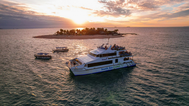 ヤサワアイランド 1日クルーズ（パックランチ付き/島上陸なし）