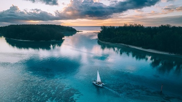 モーレア島 サンセットクルーズ by アウトリガーカヌー