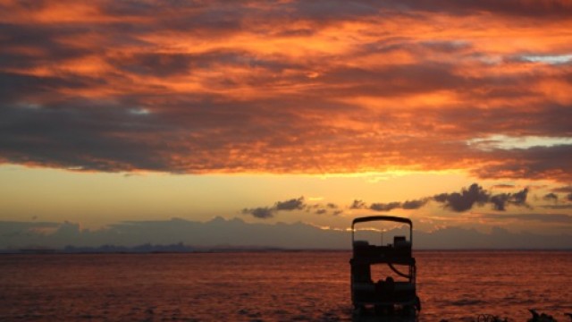 モーレア島 サンセットクルーズ by フローティングラウンジ