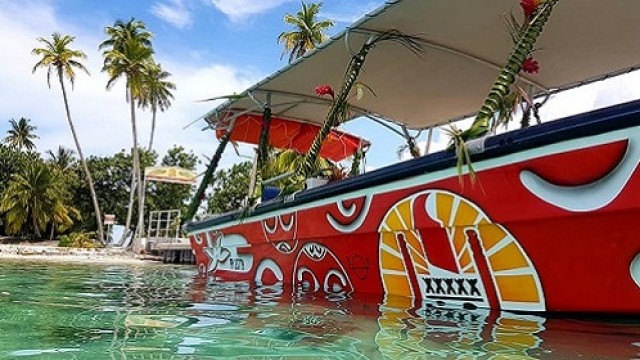 ライアテア島 ファアロア川クルーズと世界遺産観光