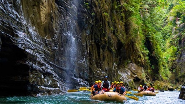 ナブア川リバーラフティング